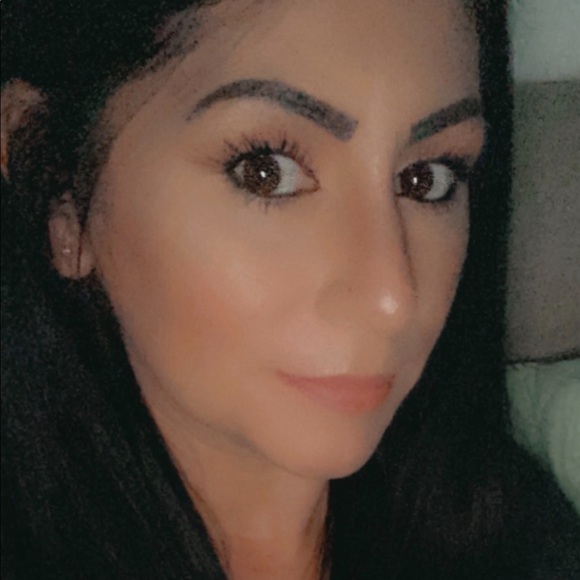 Meet your Posher, Lona - Picture 2 of 2